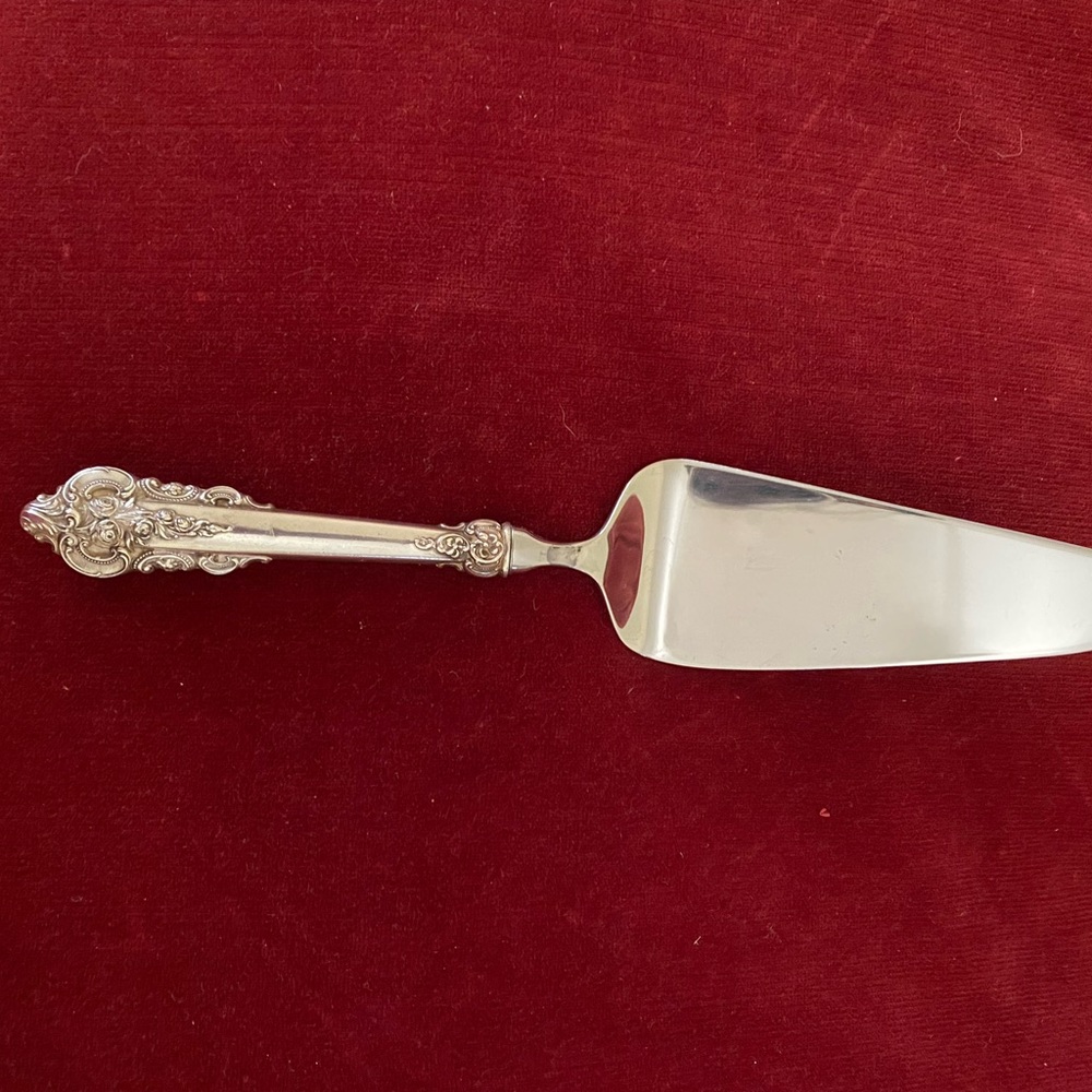 Wallace sterling silver Grand Baroque cake server 1960s 11 in EUC
